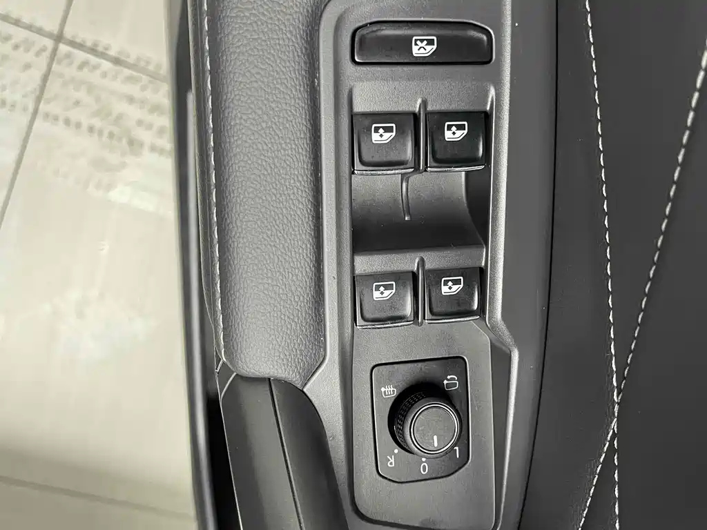 VOLKSWAGEN TIGUAN L 2022