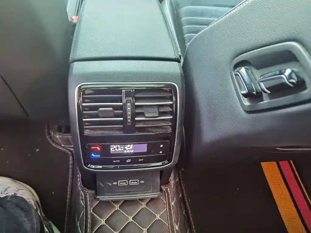 VOLKSWAGEN MAGOTAN 2020