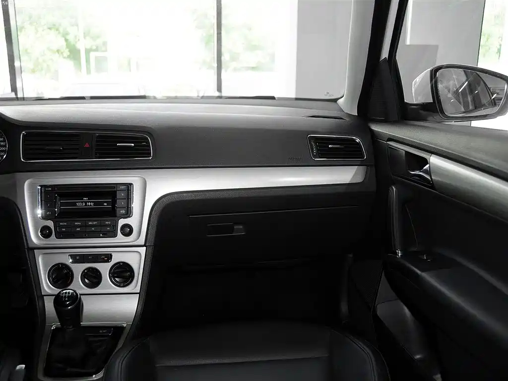 VOLKSWAGEN LAVIDA 2013