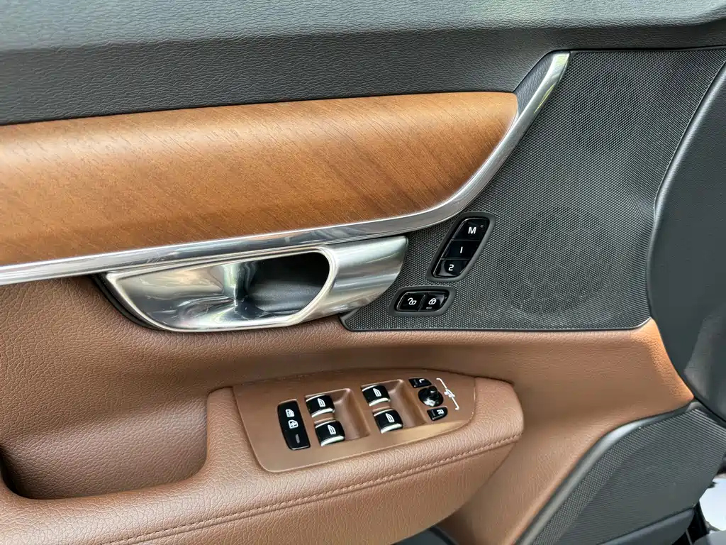 VOLVO S90 2022