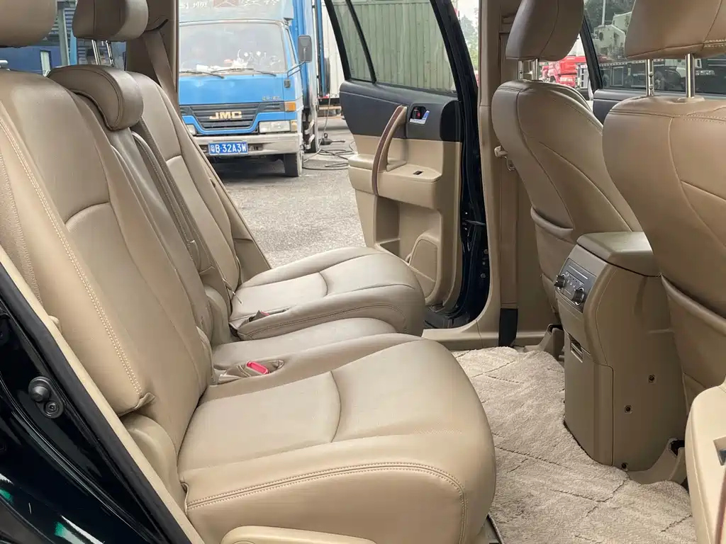 TOYOTA HIGHLANDER 2011