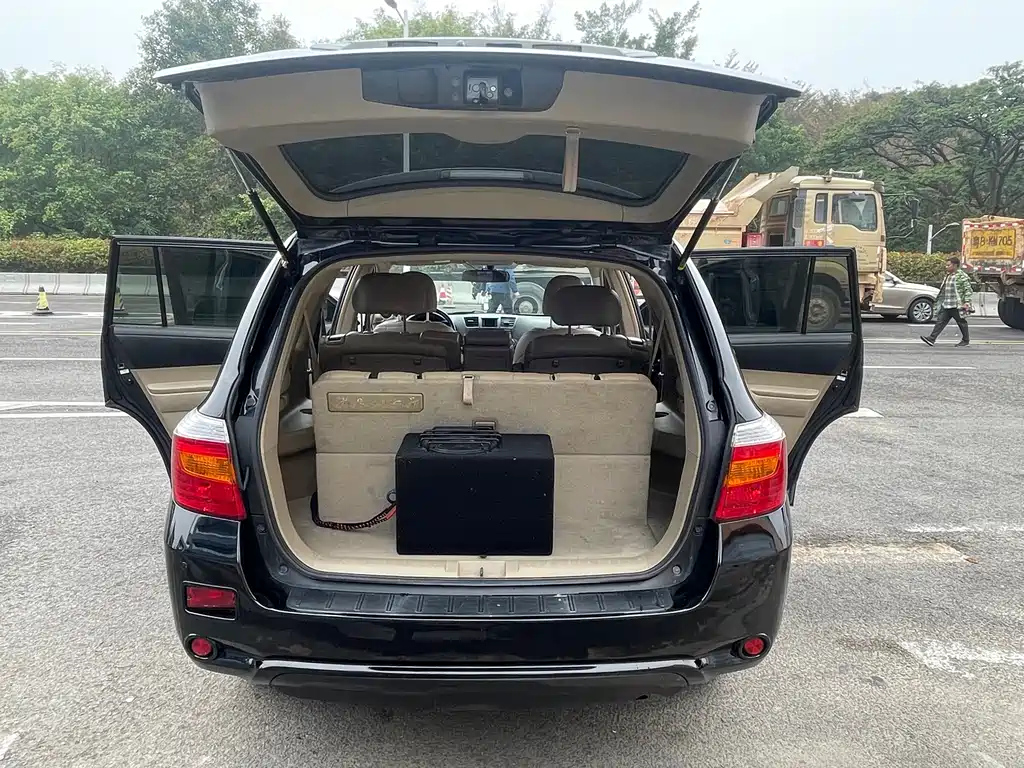 TOYOTA HIGHLANDER 2011