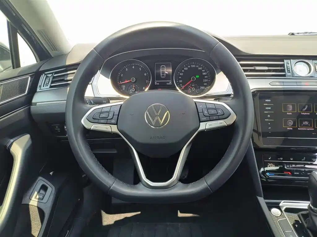 VOLKSWAGEN MAGOTAN 2023