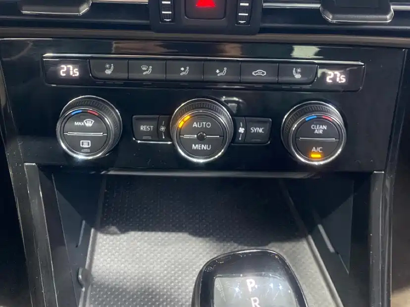 VOLKSWAGEN PASSAT 2020