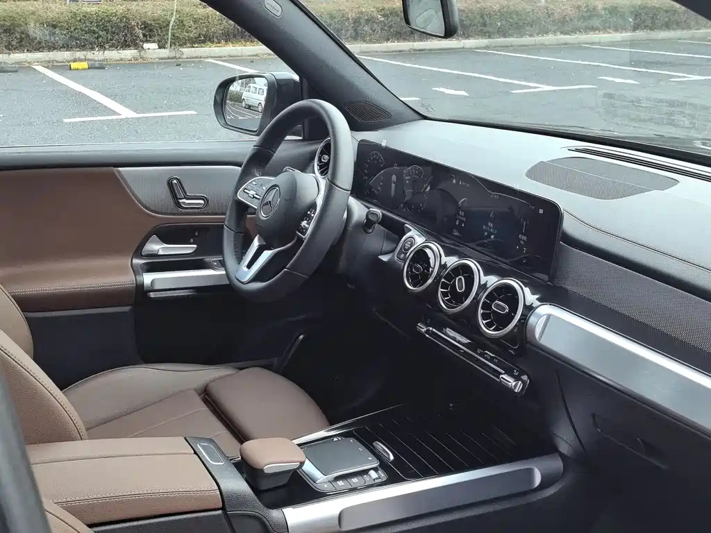 MERCEDES BENZ GLB 2024
