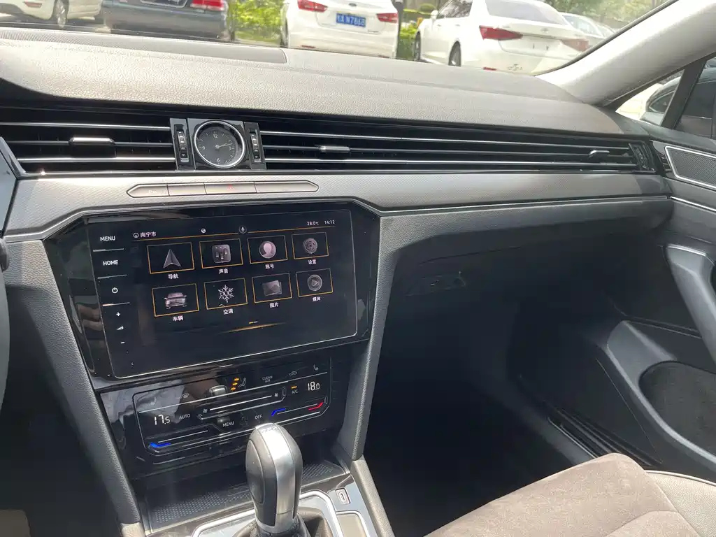 VOLKSWAGEN MAGOTAN 2021