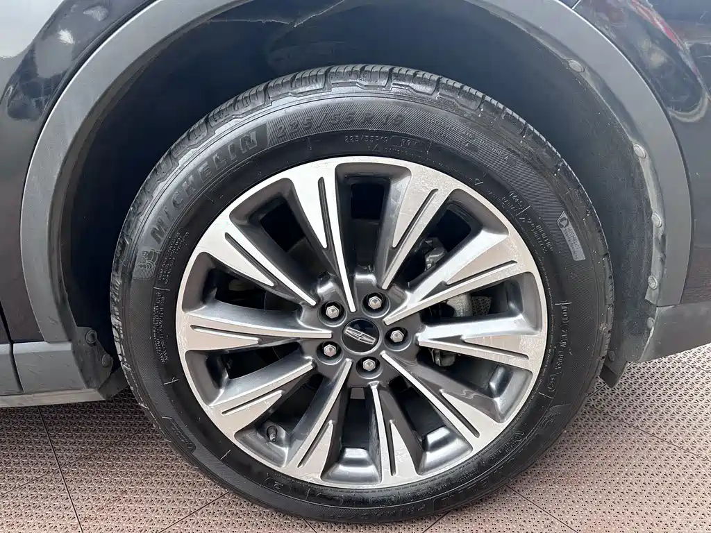 LINCOLN ADVENTURER 2021