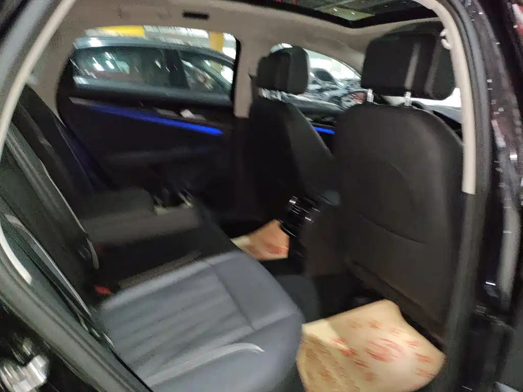 VOLKSWAGEN PASSAT 2021