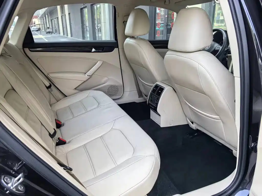 VOLKSWAGEN PASSAT 2015