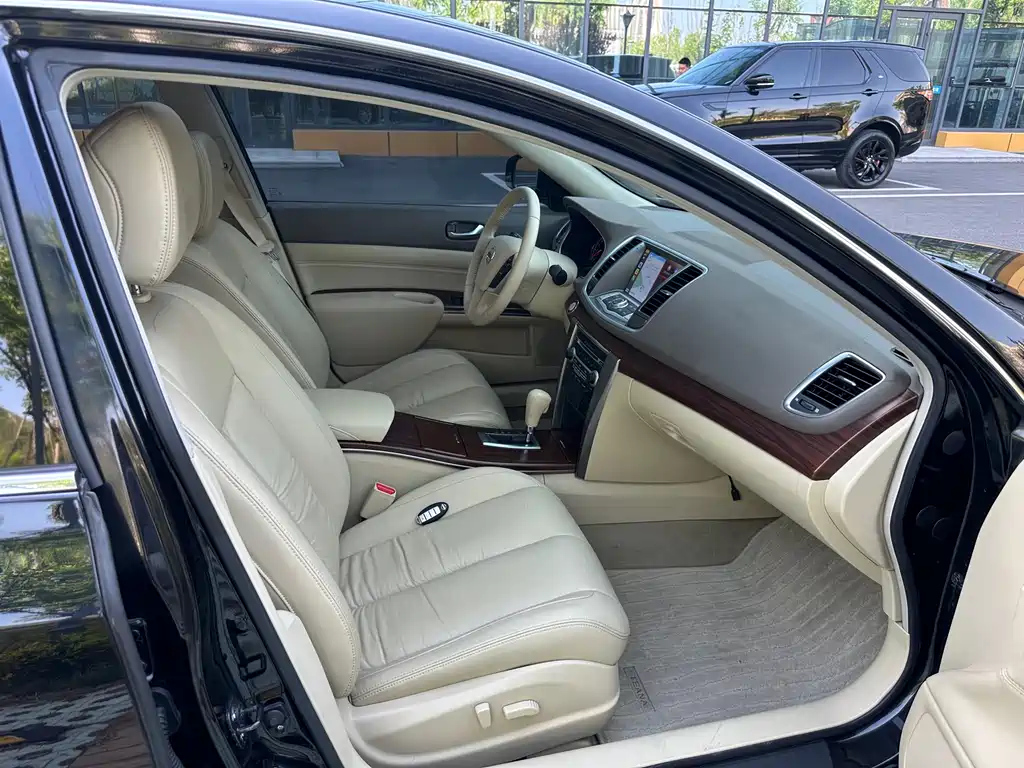 NISSAN TEANA 2010