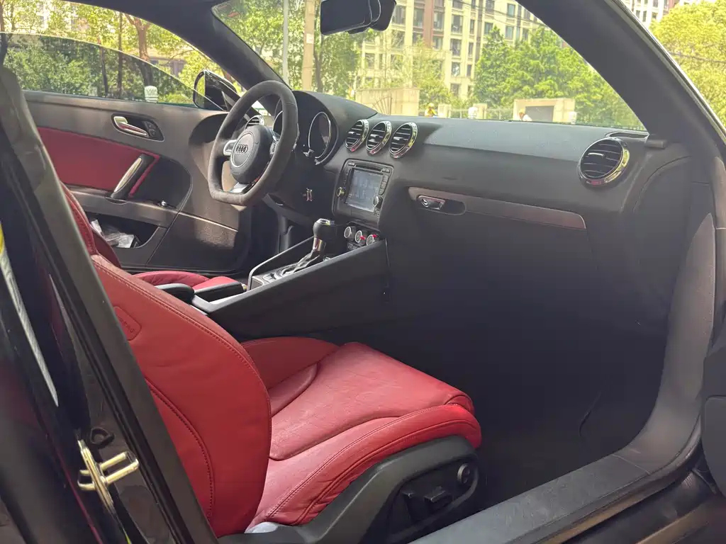 AUDI TT 2011