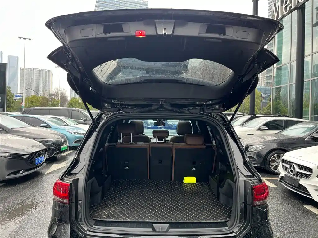 MERCEDES BENZ GLB 2023