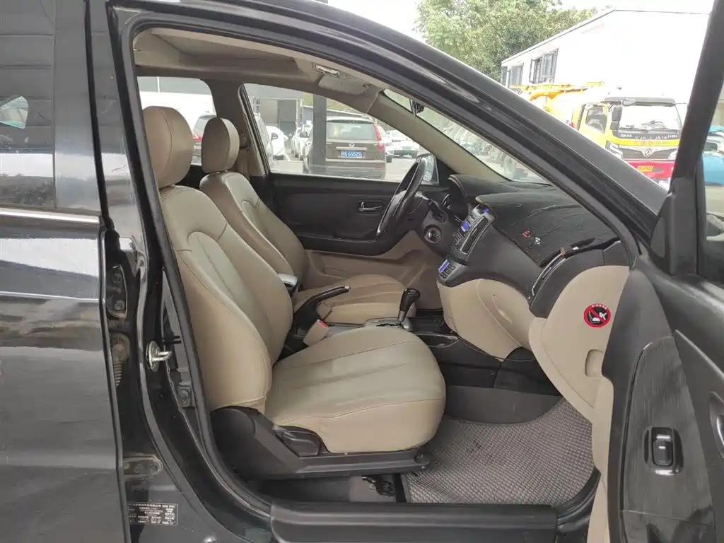 HYUNDAI CELESTA 2012
