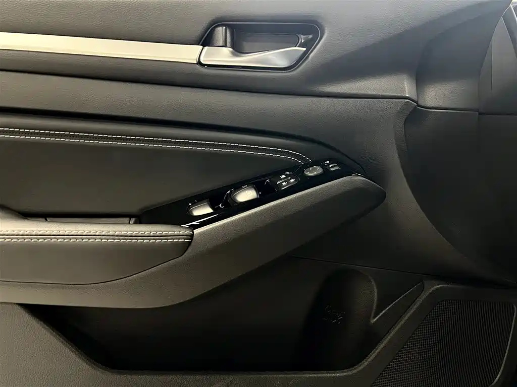 NISSAN TEANA 2023