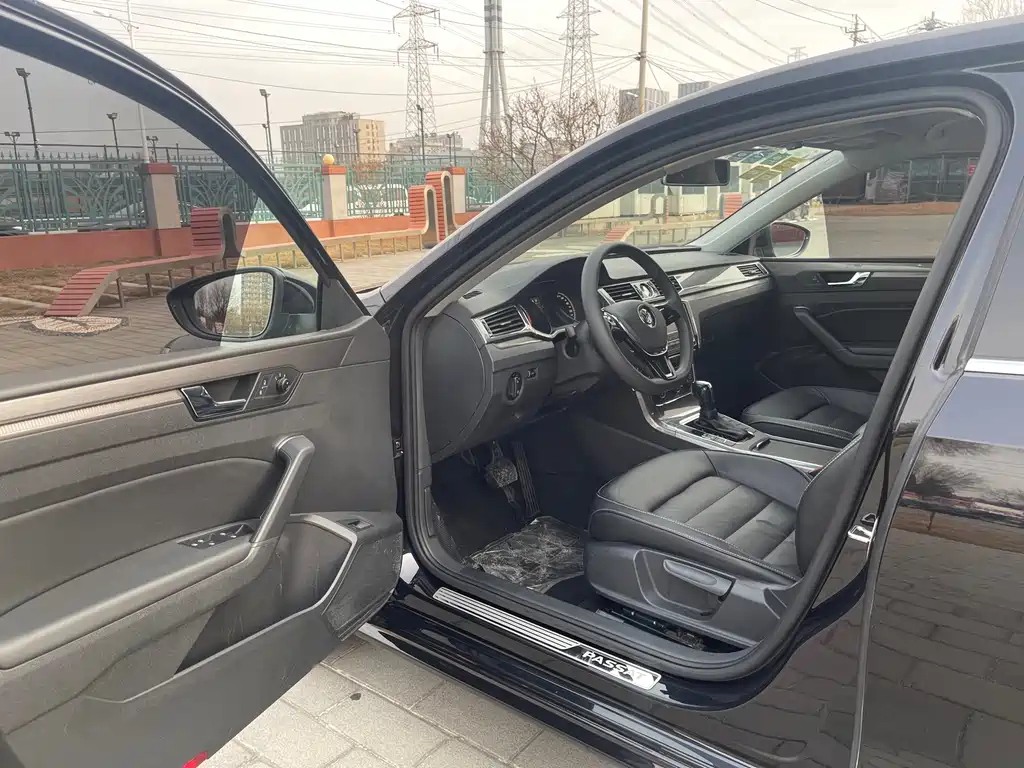 VOLKSWAGEN PASSAT 2017