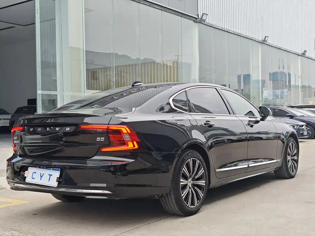 VOLVO S90 2022