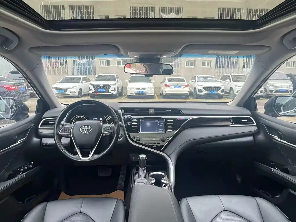 TOYOTA CAMRY 2019