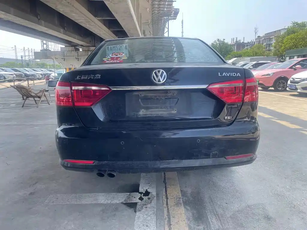 VOLKSWAGEN LAVIDA 2014