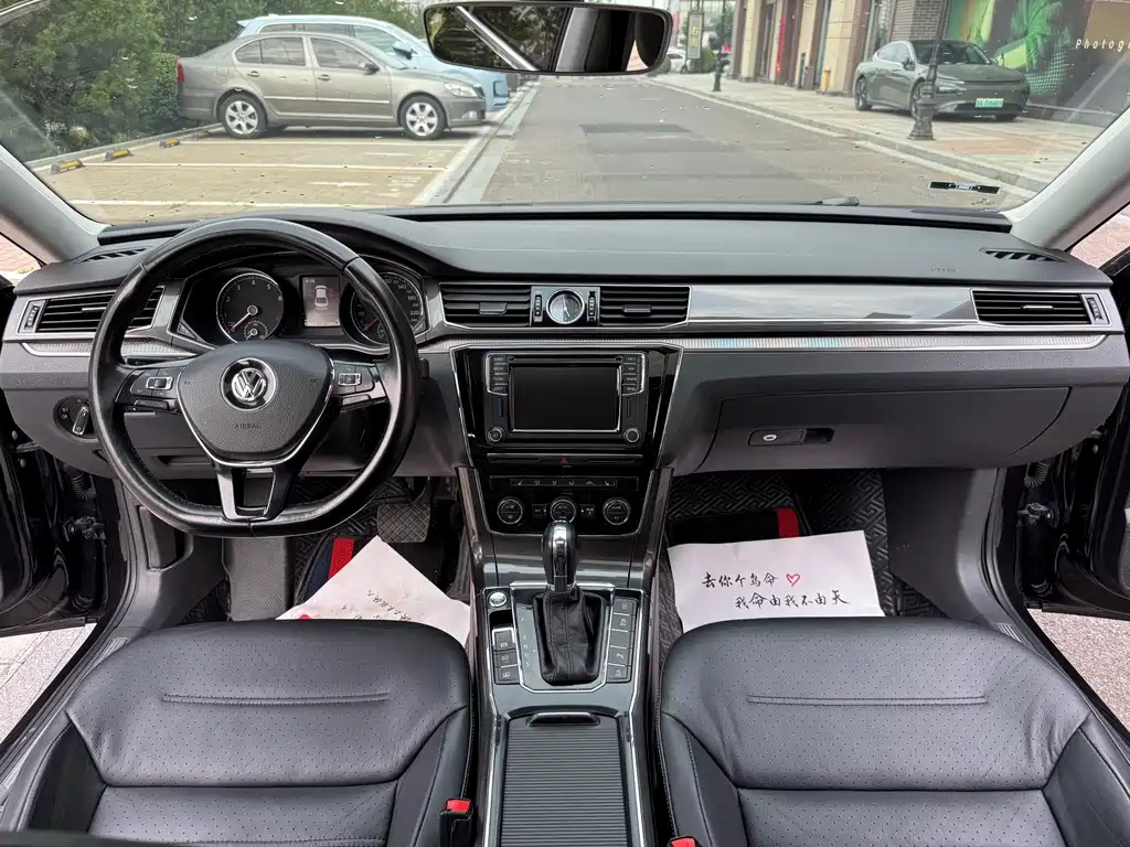 VOLKSWAGEN PASSAT 2017