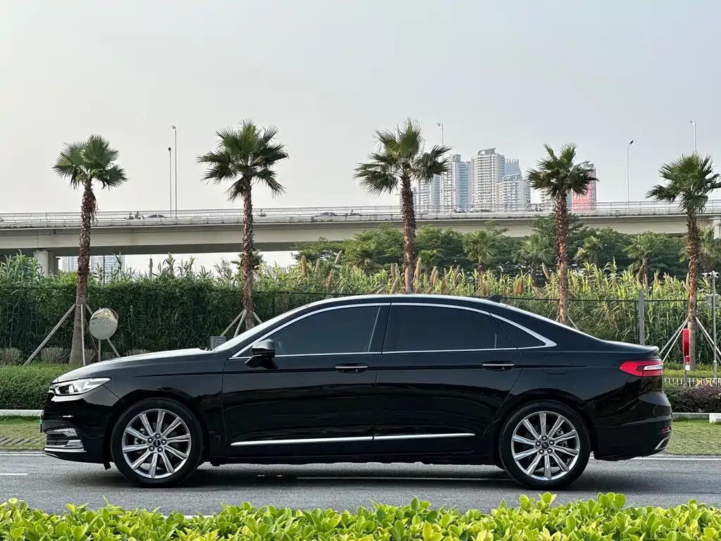 FORD TAURUS 2021