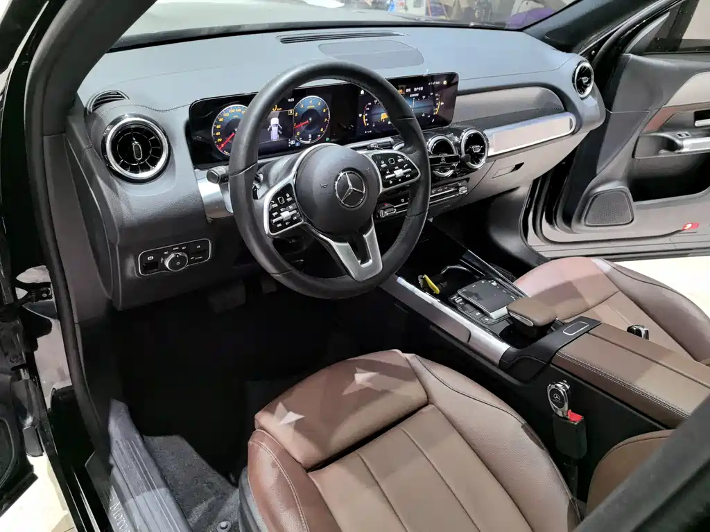 MERCEDES BENZ GLB 2023