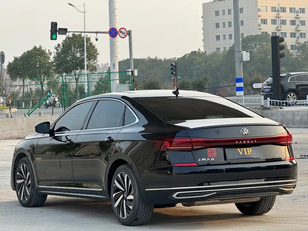 VOLKSWAGEN PASSAT 2022