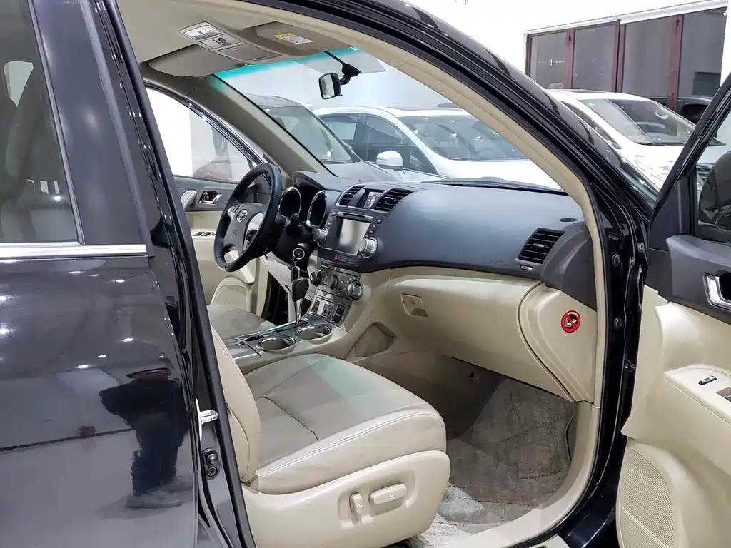 TOYOTA HIGHLANDER 2012