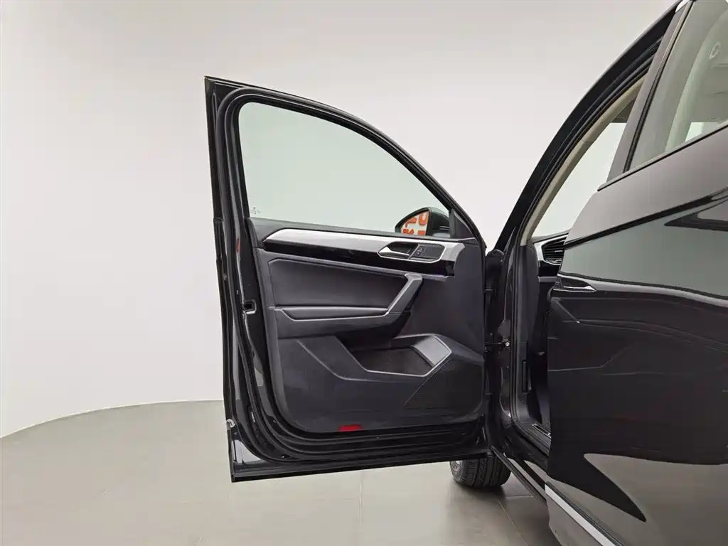 VOLKSWAGEN TAYRON 2020