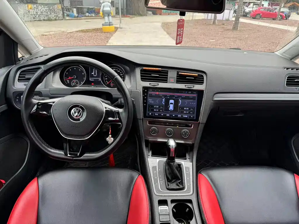 VOLKSWAGEN GOLF 2014