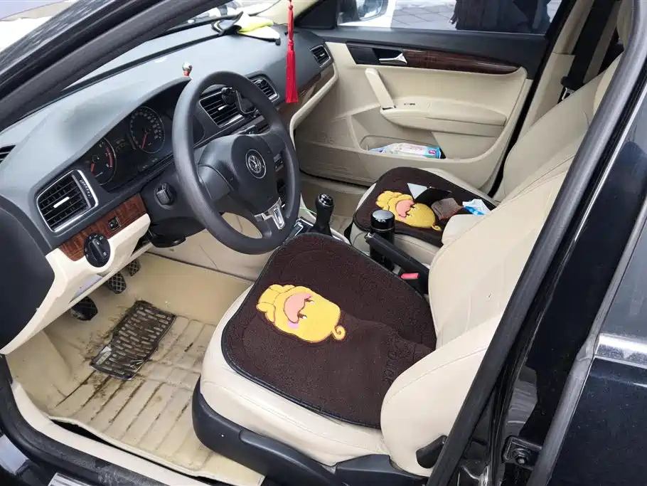 VOLKSWAGEN LAVIDA 2014