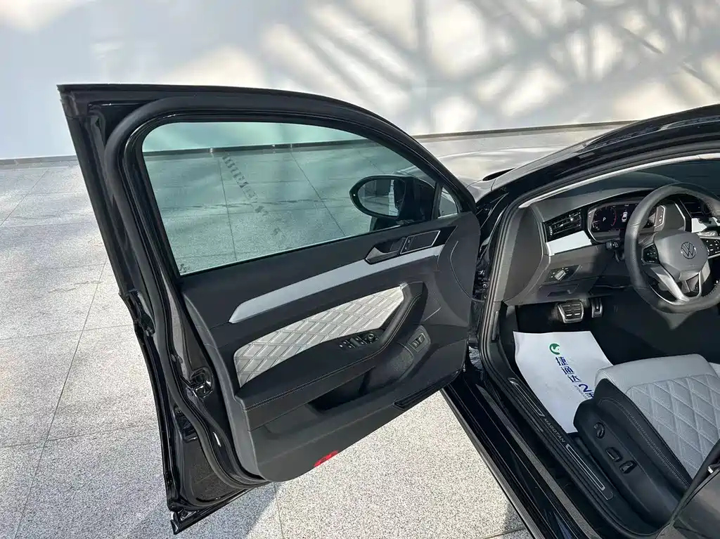 VOLKSWAGEN MAGOTAN 2024