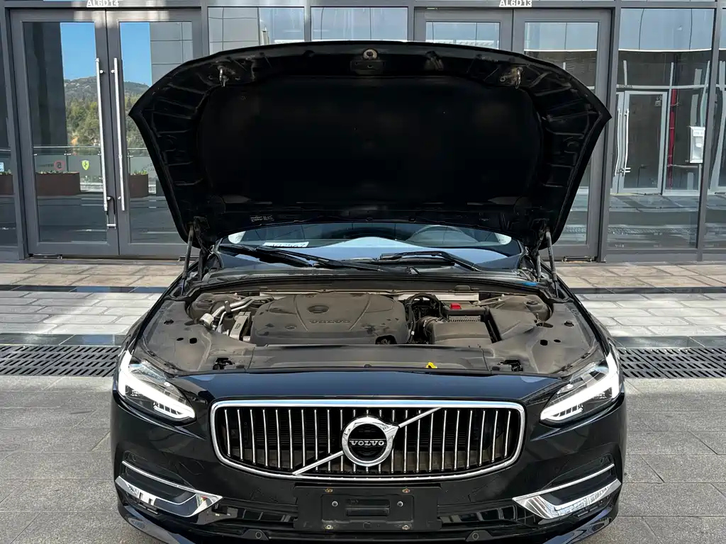 VOLVO S90 2019