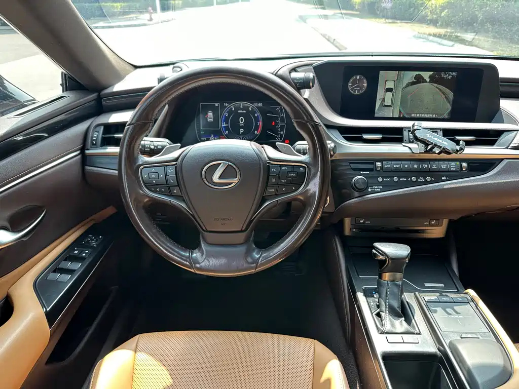 LEXUS ES 2020