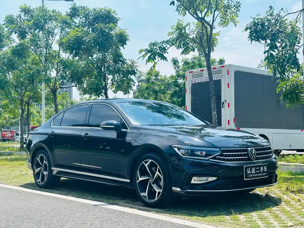 VOLKSWAGEN MAGOTAN 2023