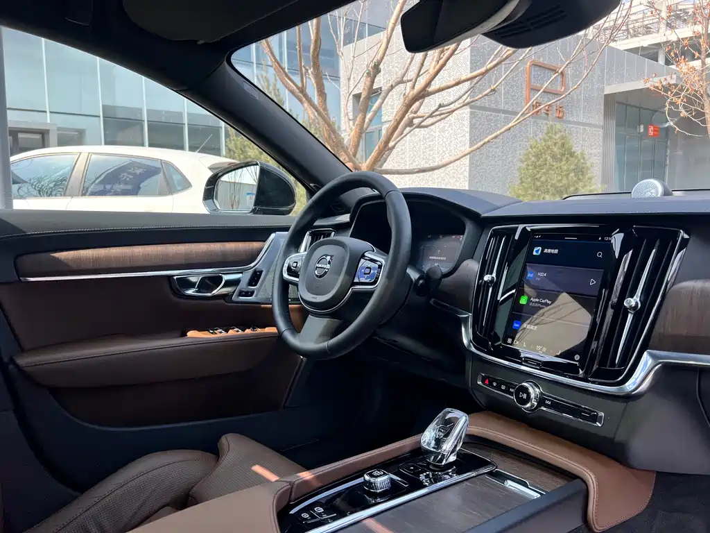 VOLVO S90 2024
