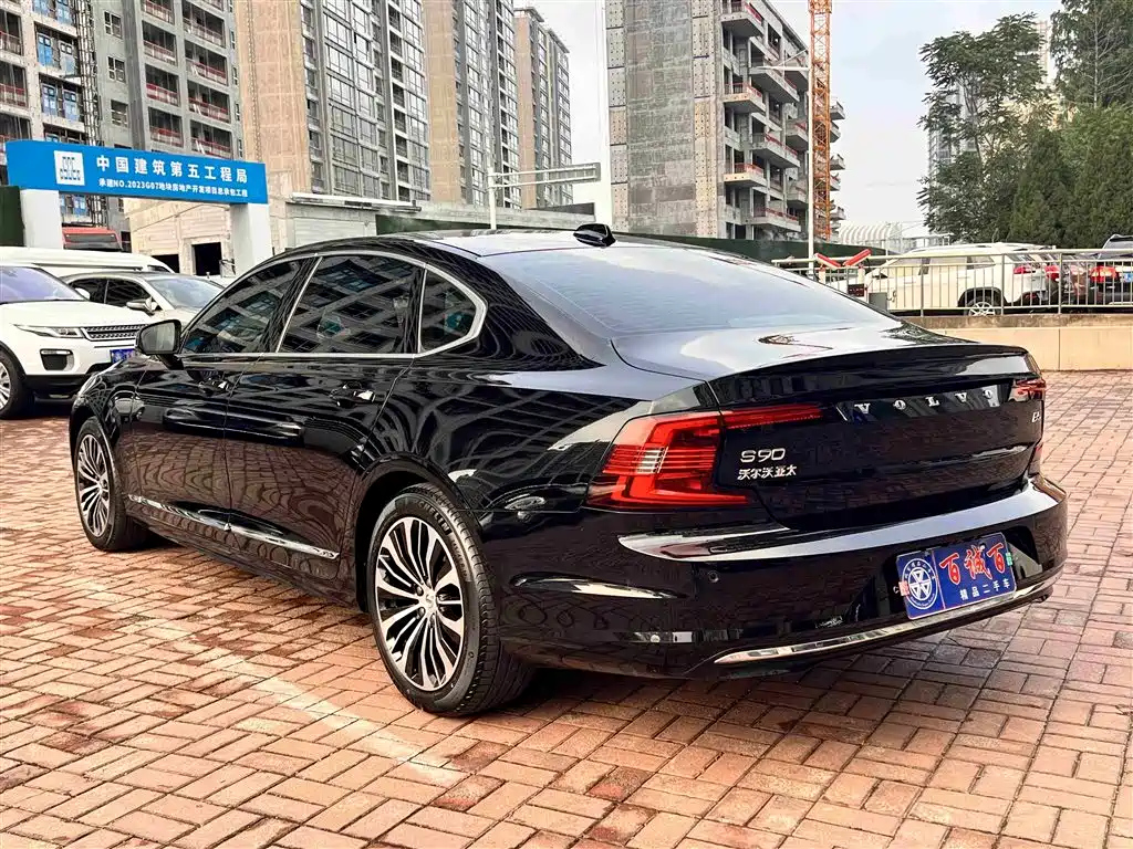 VOLVO S90 2023