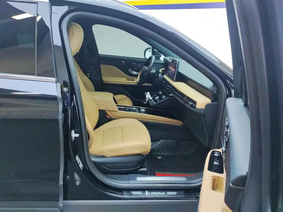 LINCOLN ADVENTURER 2021