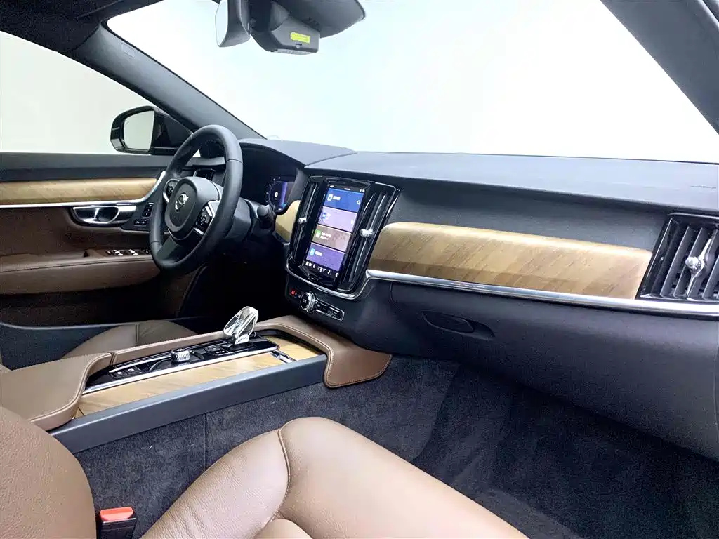 VOLVO S90 2023