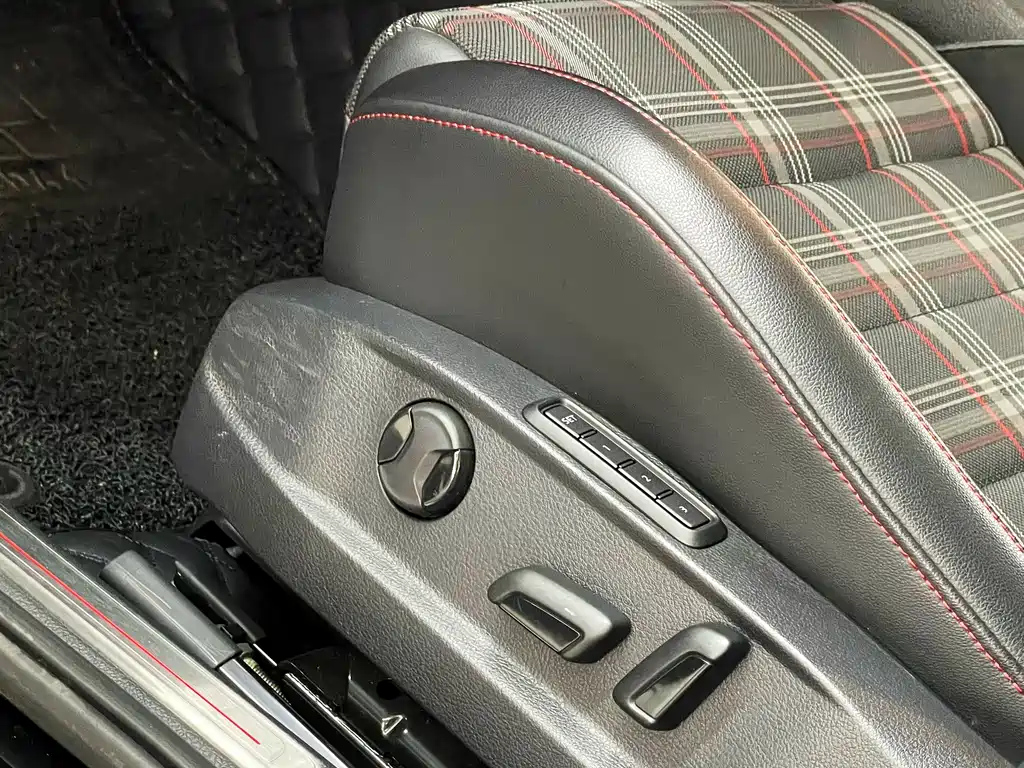 VOLKSWAGEN GOLF 2018