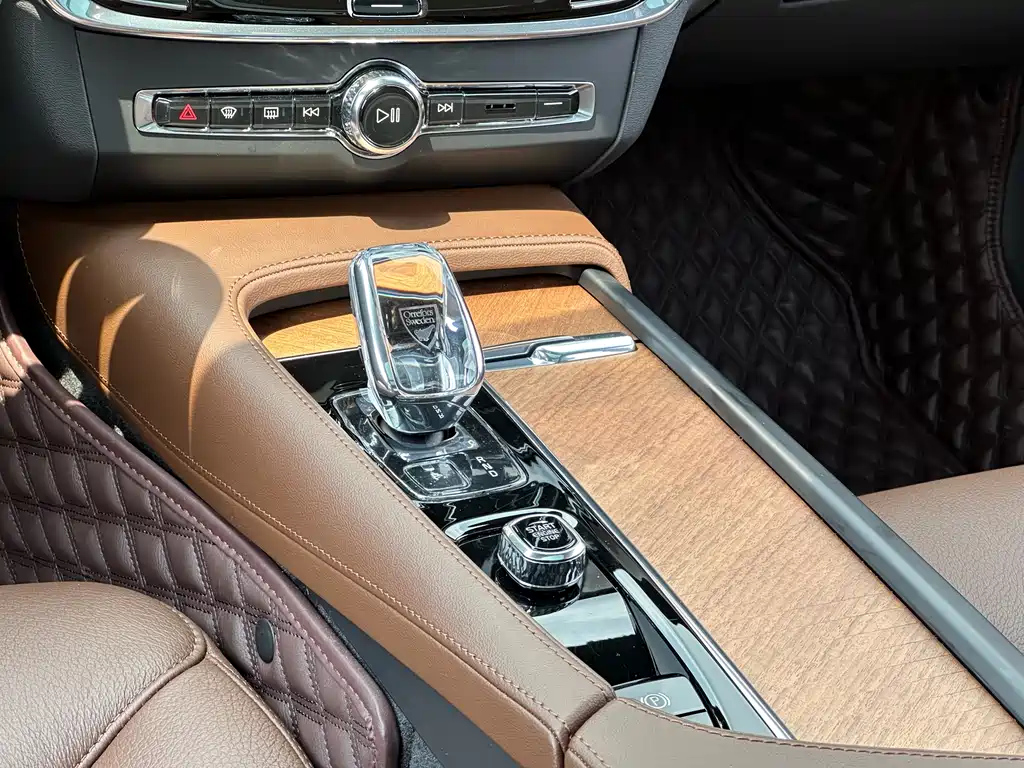 VOLVO S90 2023