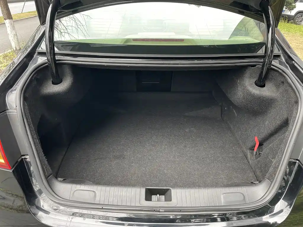 ROEWE 950 2012