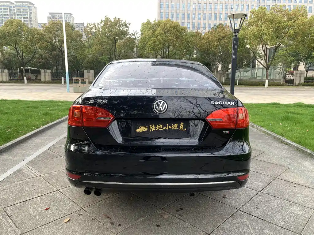 VOLKSWAGEN SAGITAR 2015
