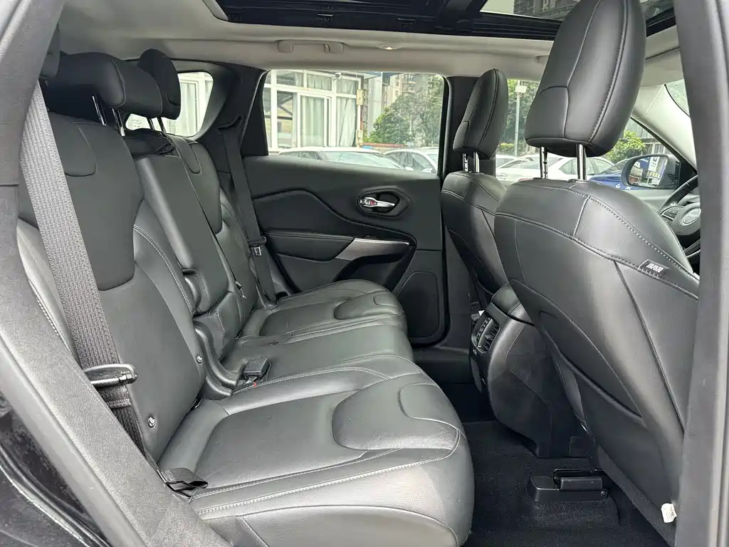 JEEP CHEROKEE 2020