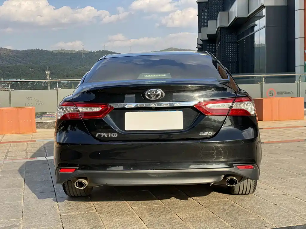TOYOTA CAMRY 2019