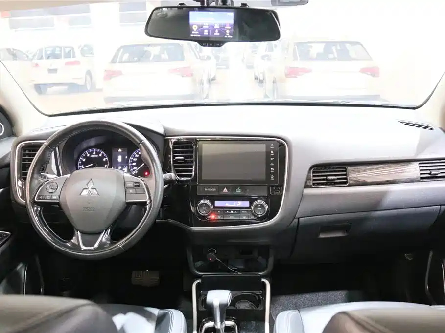 MITSUBISHI OUTLANDER 2019