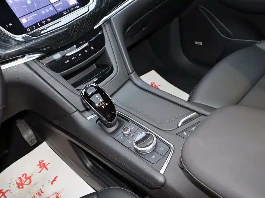 CADILLAC XT6 2021