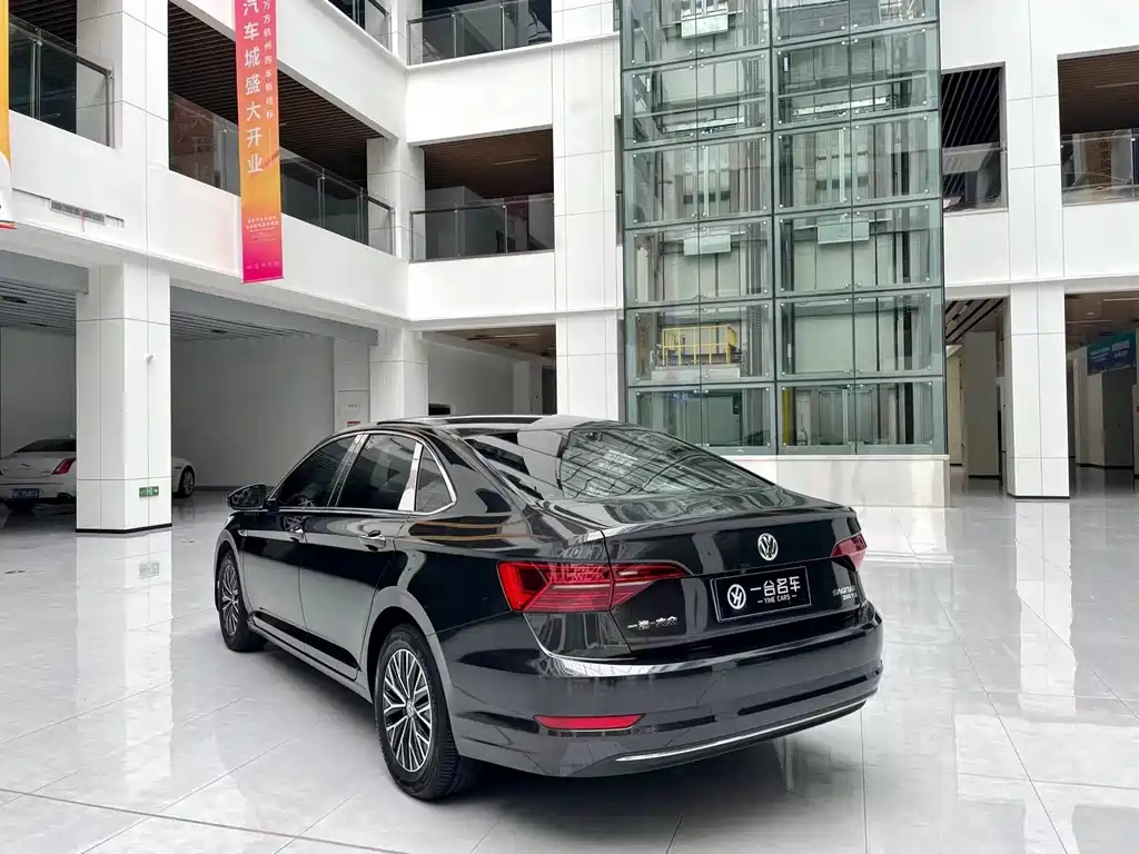 VOLKSWAGEN SAGITAR 2021
