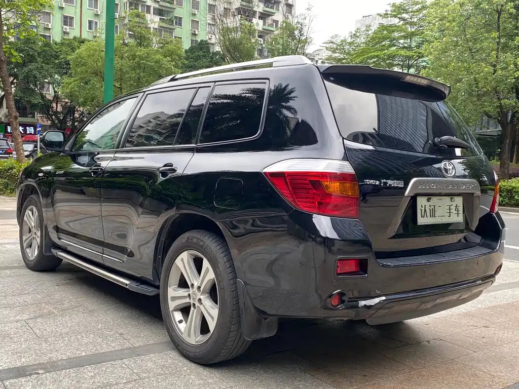 TOYOTA HIGHLANDER 2011