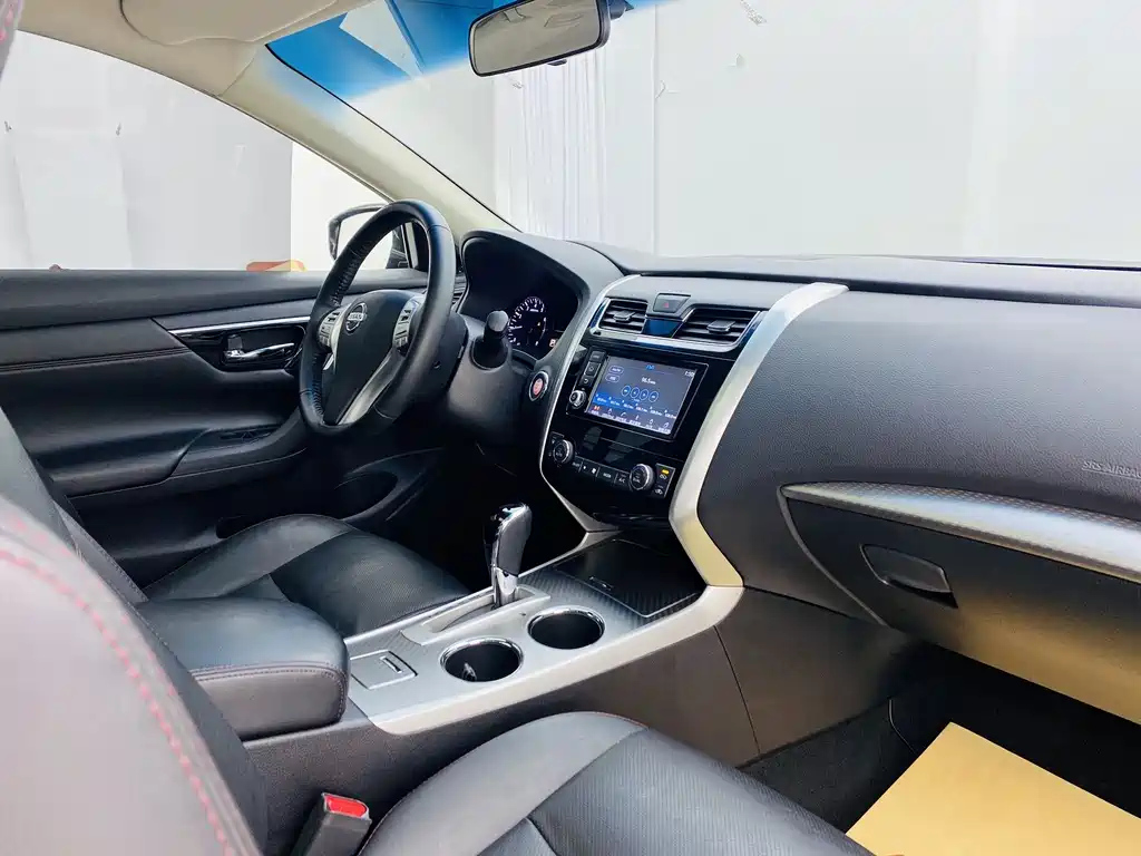 NISSAN TEANA 2018