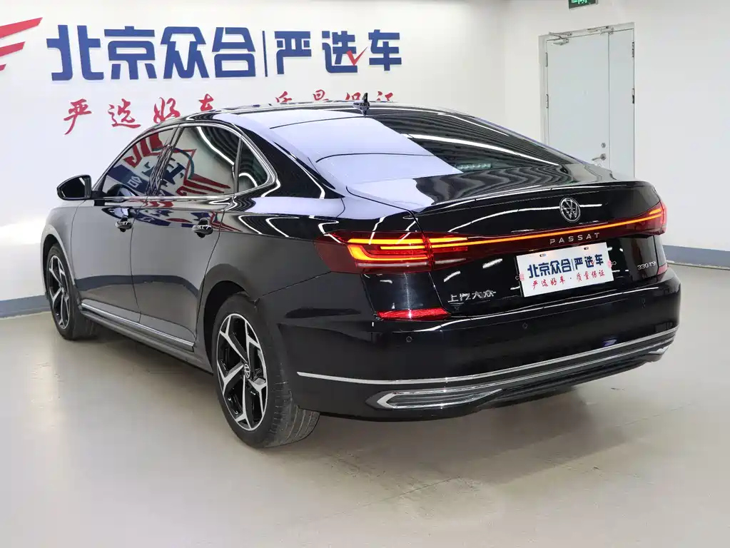 VOLKSWAGEN PASSAT 2024